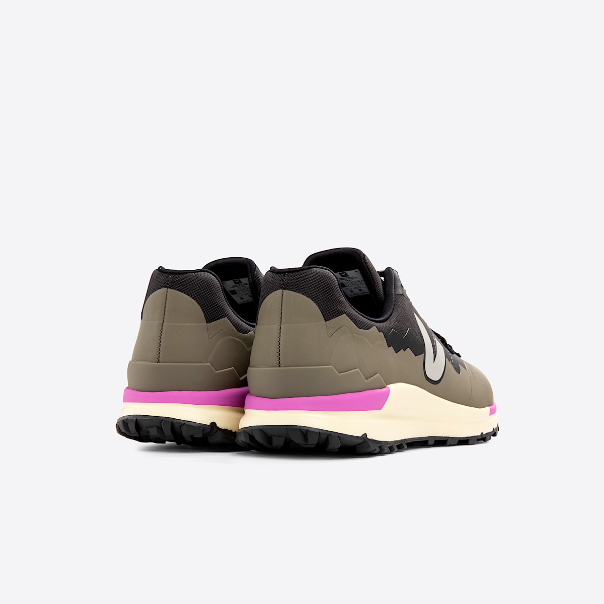 VEJA Fitz Roy Trek-Shell Black Oxford Grey Kaki - Image 3