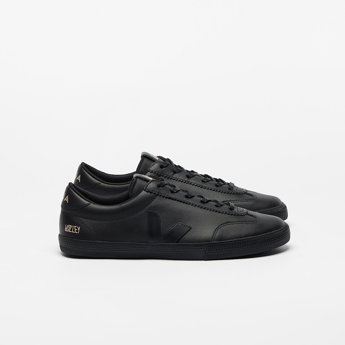 VEJA Volley Signature Leather Full Black