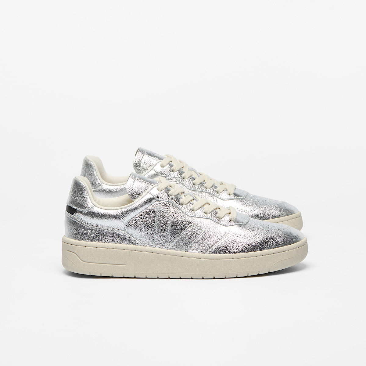 VEJA V-90 Leather Silver
