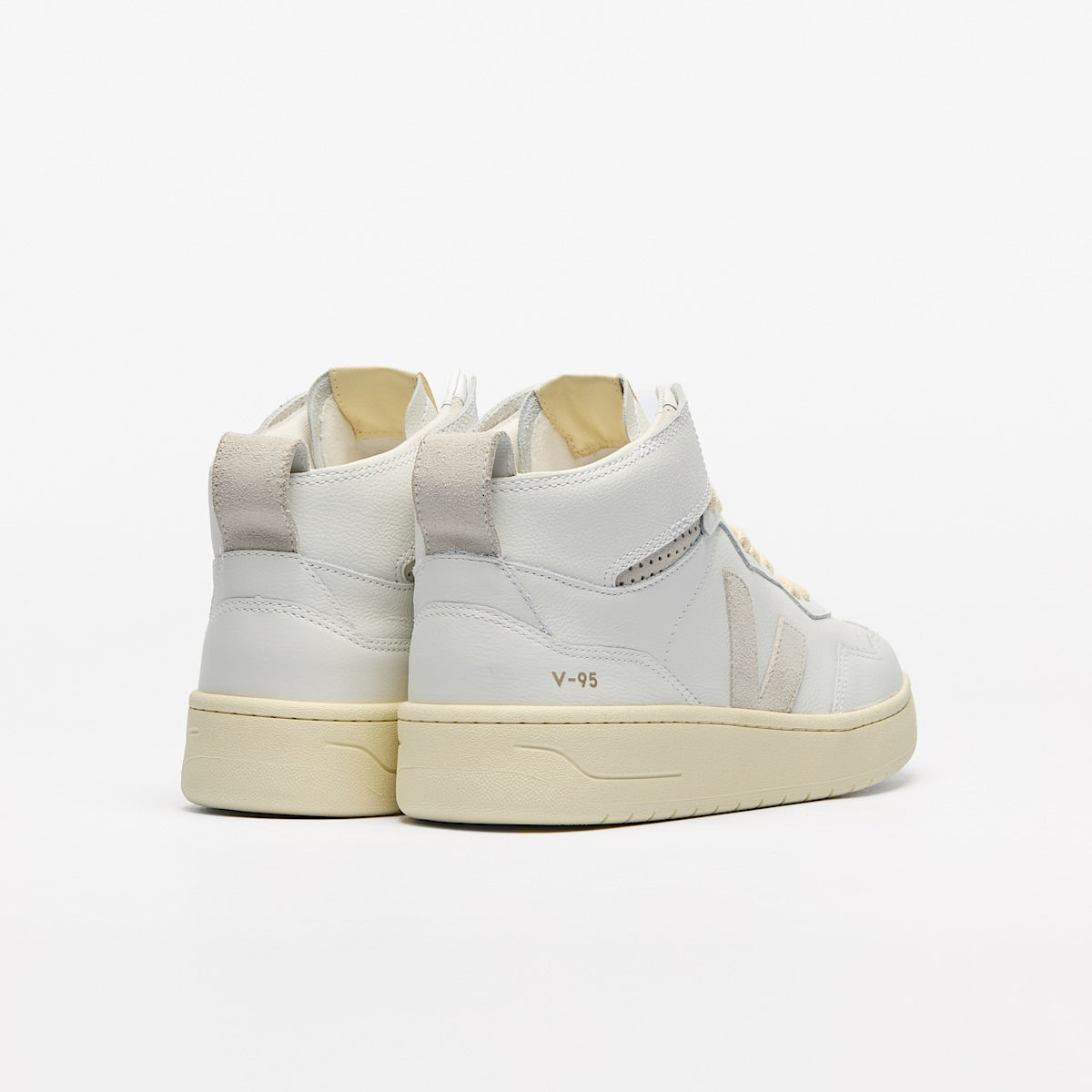 VEJA V-95 Leather White Natural - Image 3