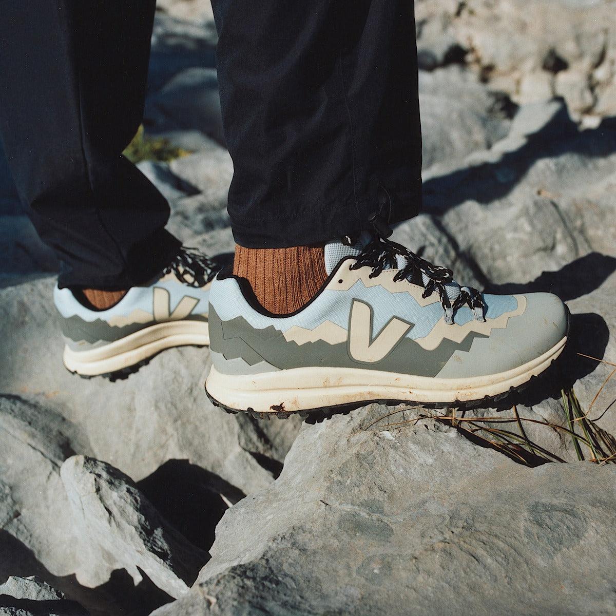 VEJA Fitz Roy Trek-Shell Shark Almond - Image 4