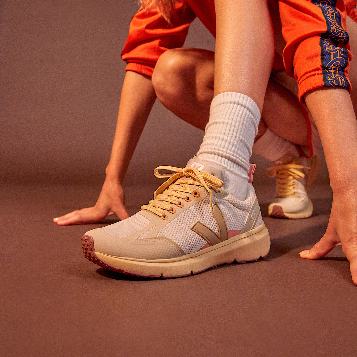 VEJA Condor 2 Alveomesh Gravel Almond - Image 4
