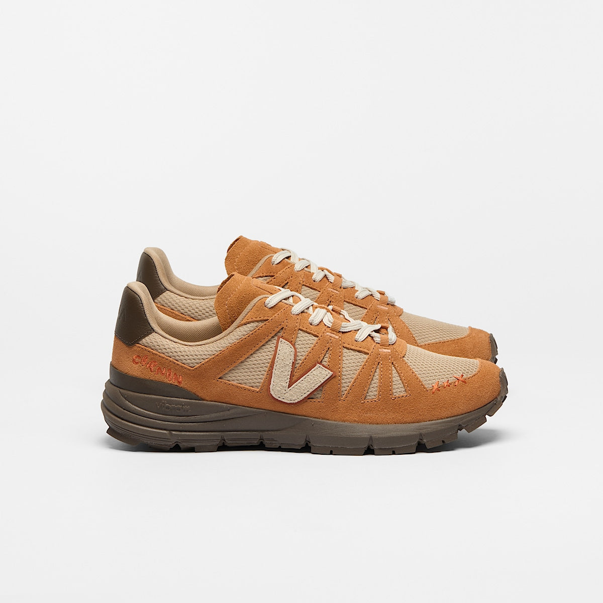 VEJA Salar Alveomesh x Carnan Umber