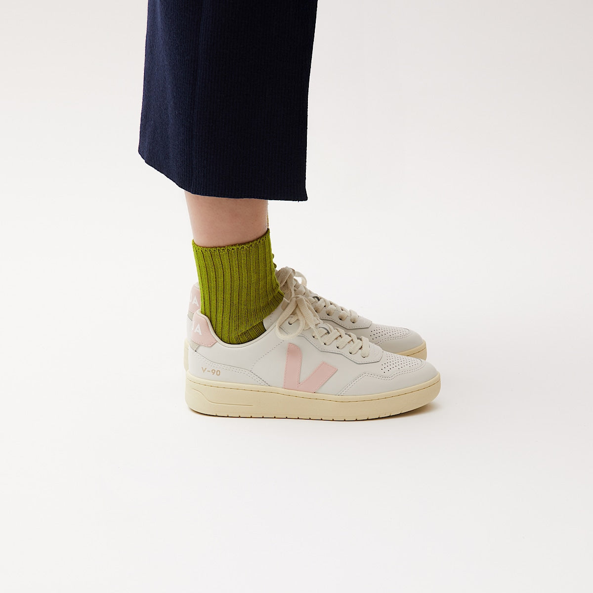 VEJA V-90 Leather White Petale - Image 4