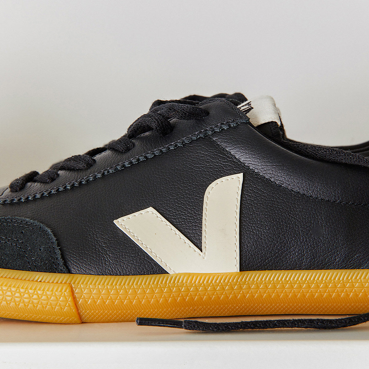 VEJA Volley Leather Black Pierre - Image 4