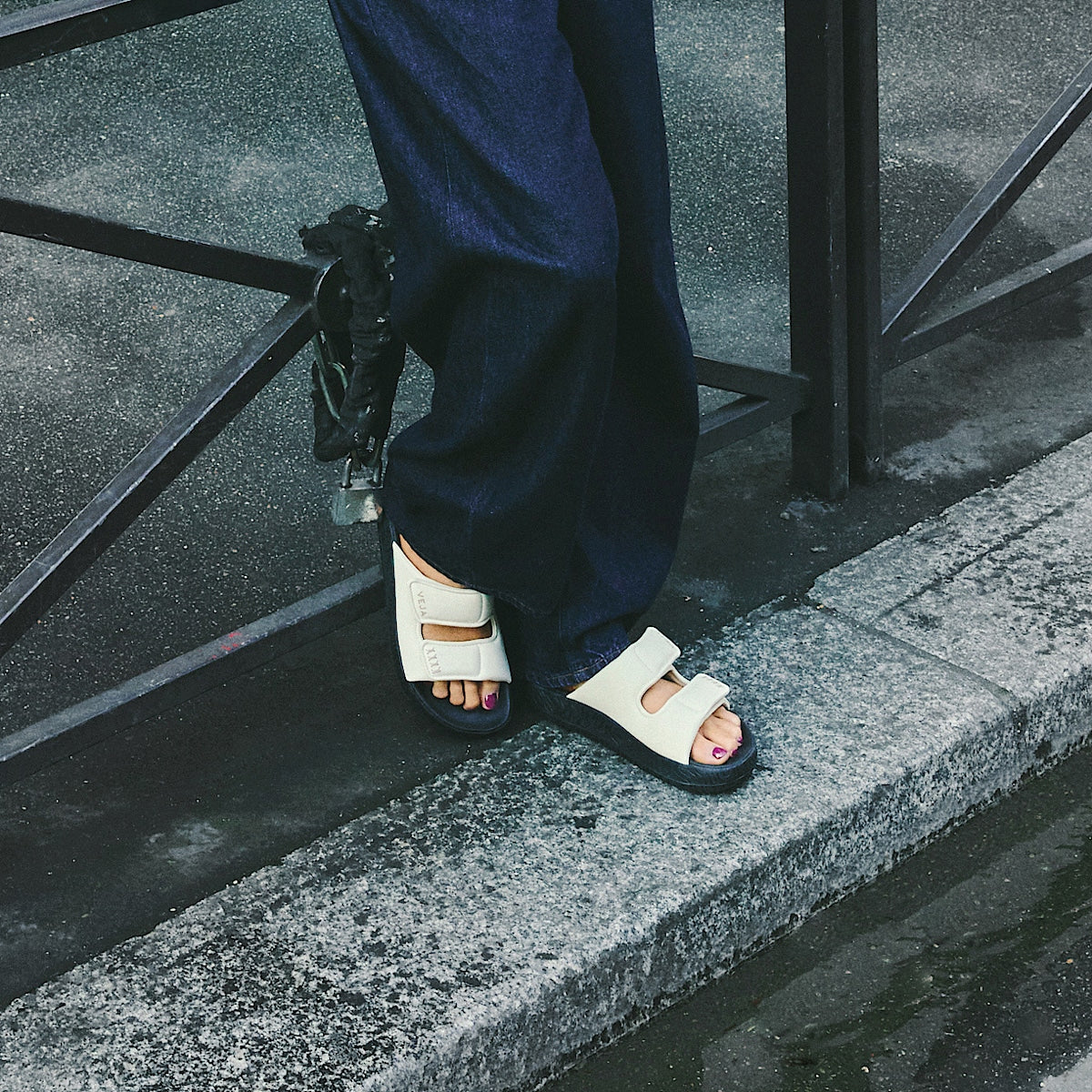 VEJA Etna Bold Leather Cashew - Image 4