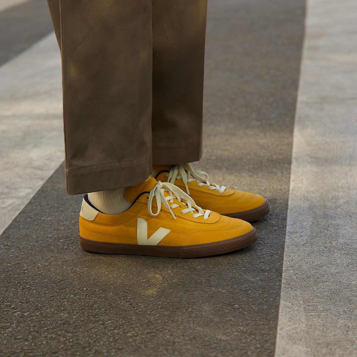 VEJA Panenka Suede Safran Pierre Bark - Image 4