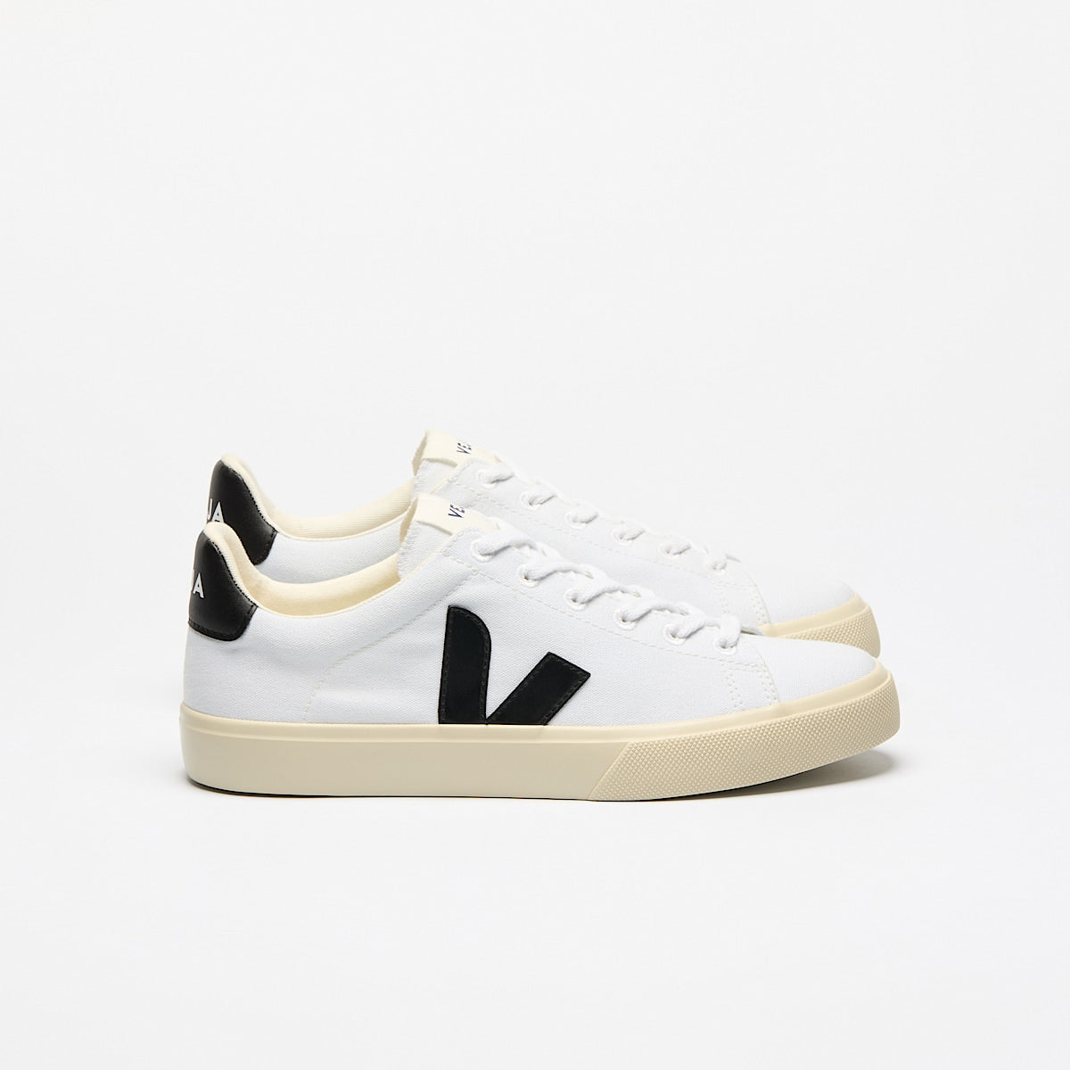 VEJA Campo Canvas White Black