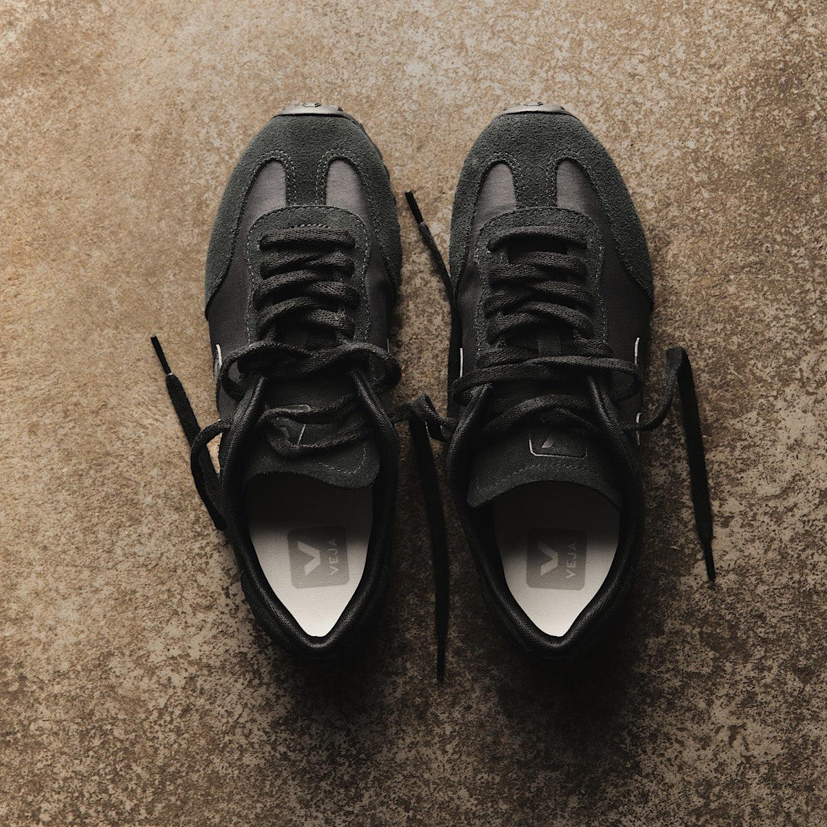 VEJA Gt Nolyn Full Black - Image 4