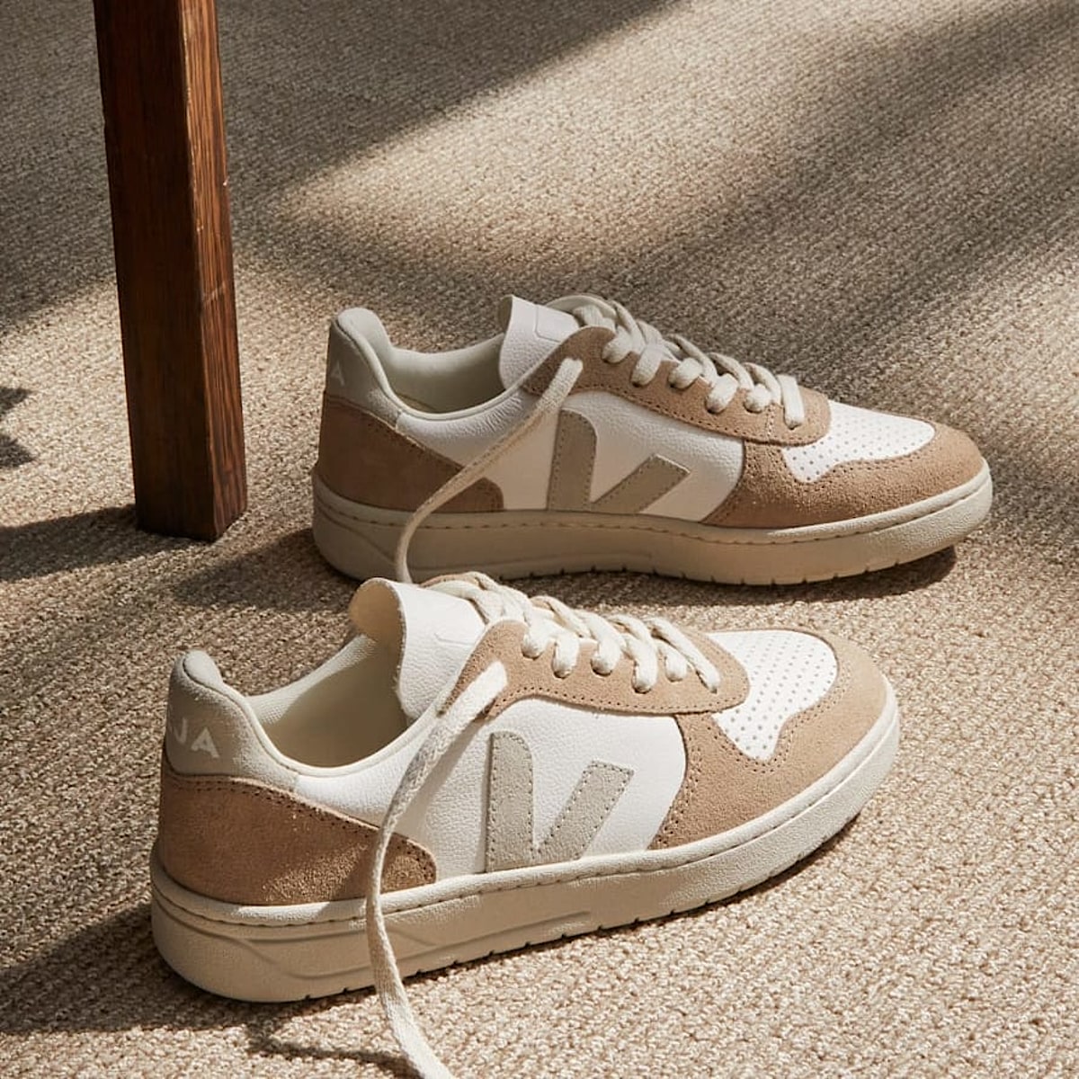 VEJA V-10 Leather White Natural Sahara - Image 4