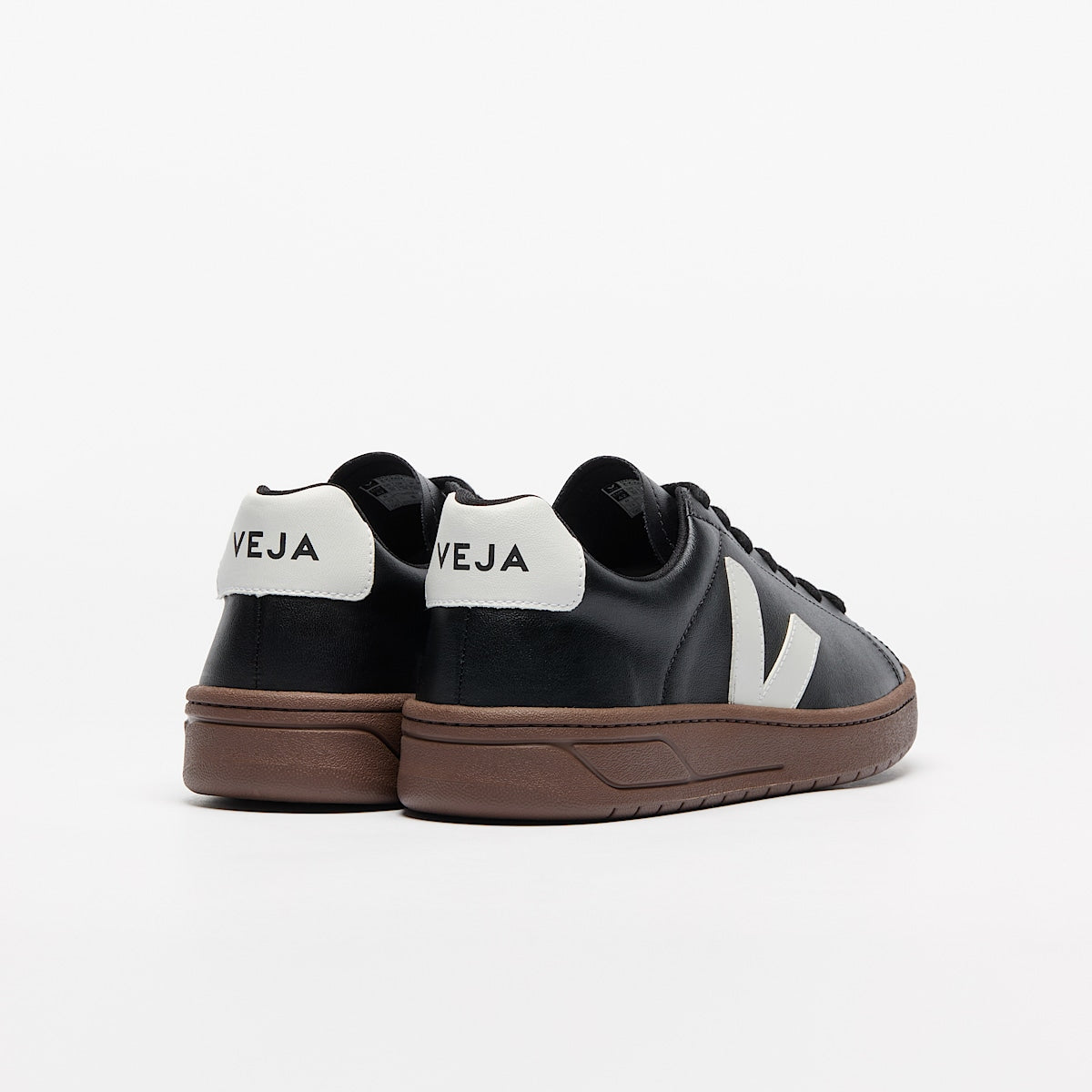 VEJA Urca CWL Black White - Image 3