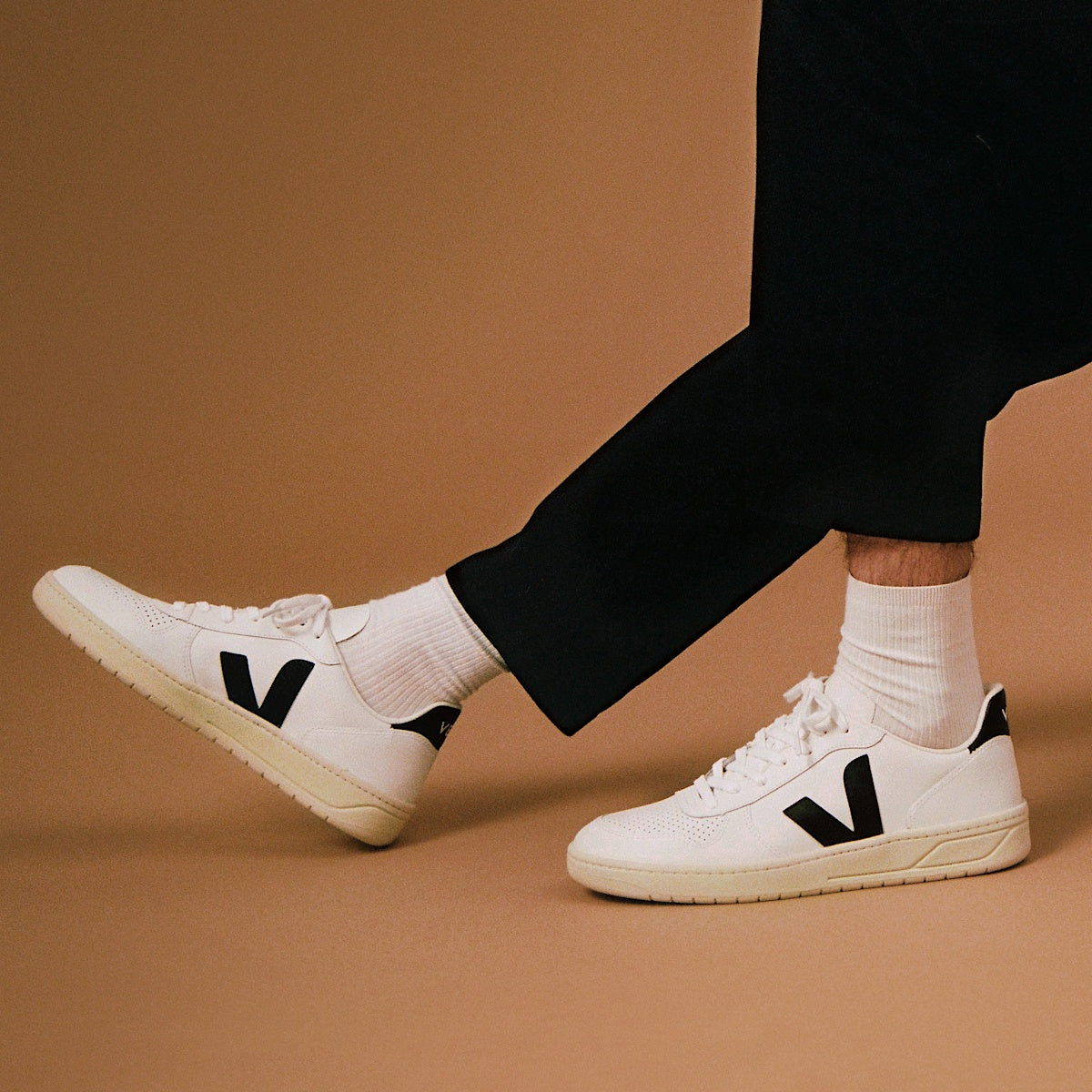 VEJA V-10 CWL White Black - Image 4