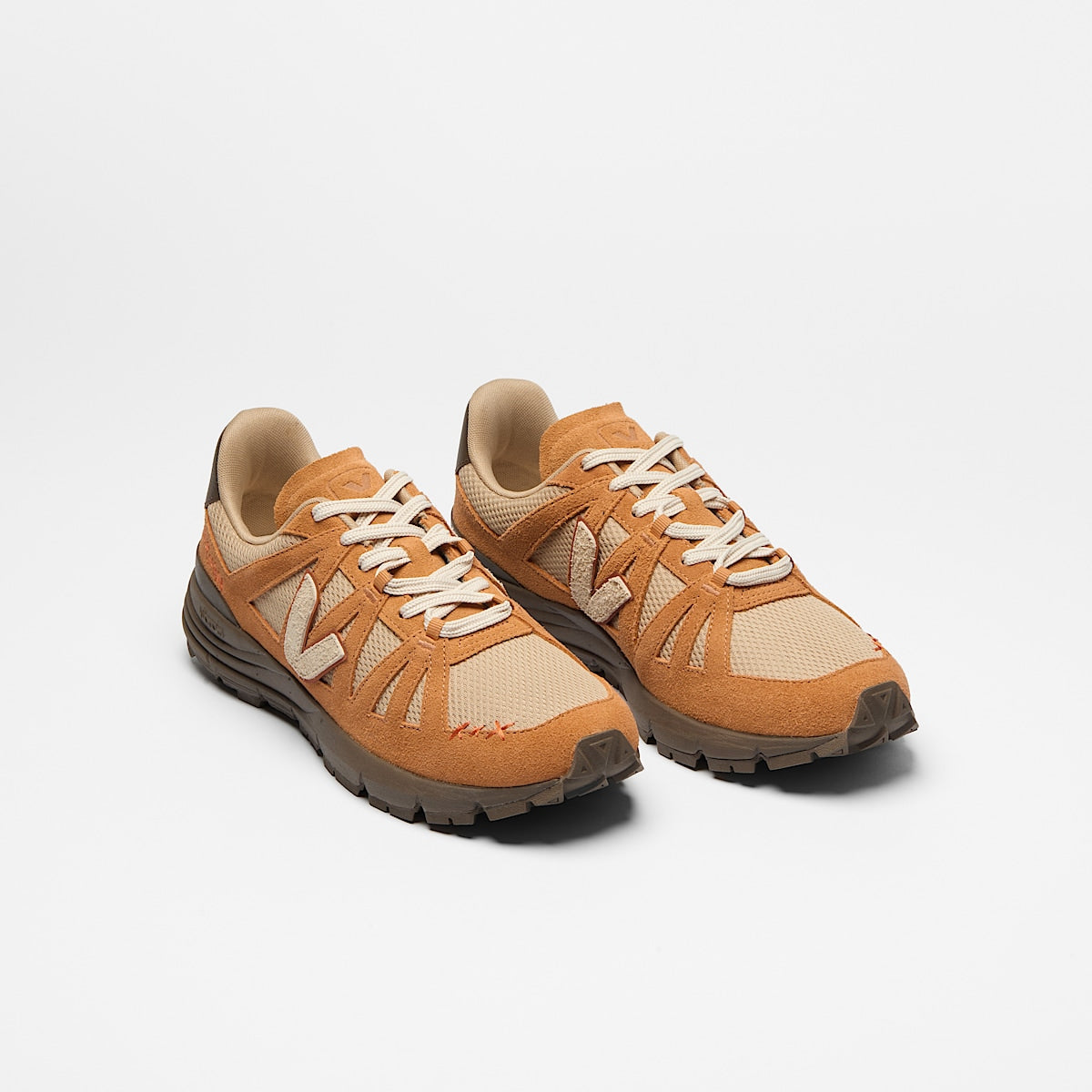 VEJA Salar Alveomesh x Carnan Umber - Image 2