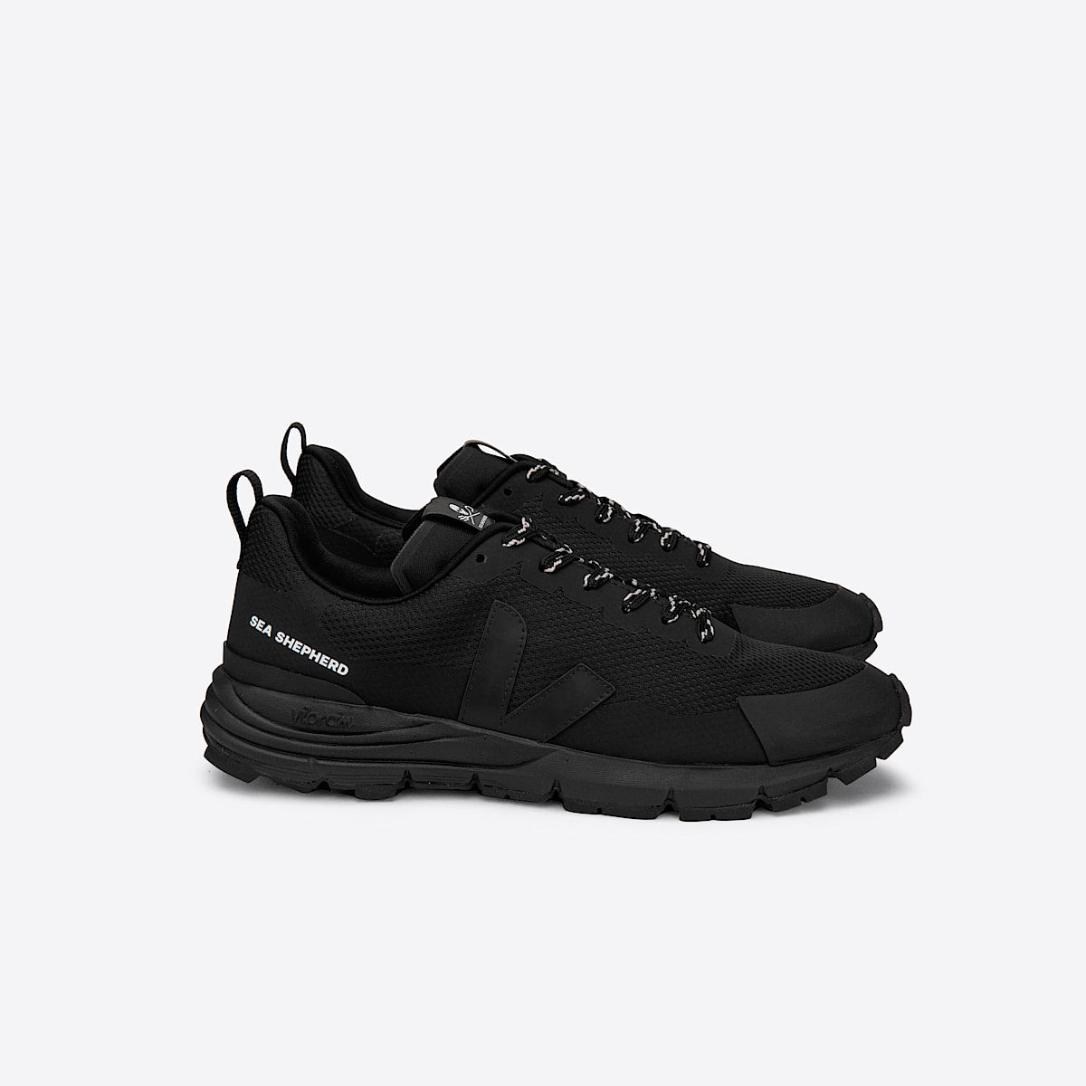 VEJA Dekkan Alveomesh x Sea-Shepherd Black