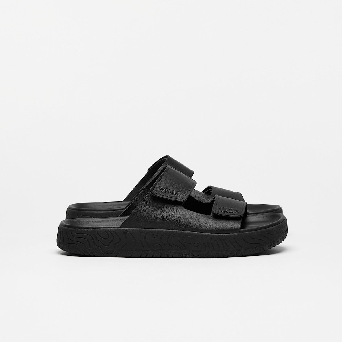 VEJA Etna Leather Full Black