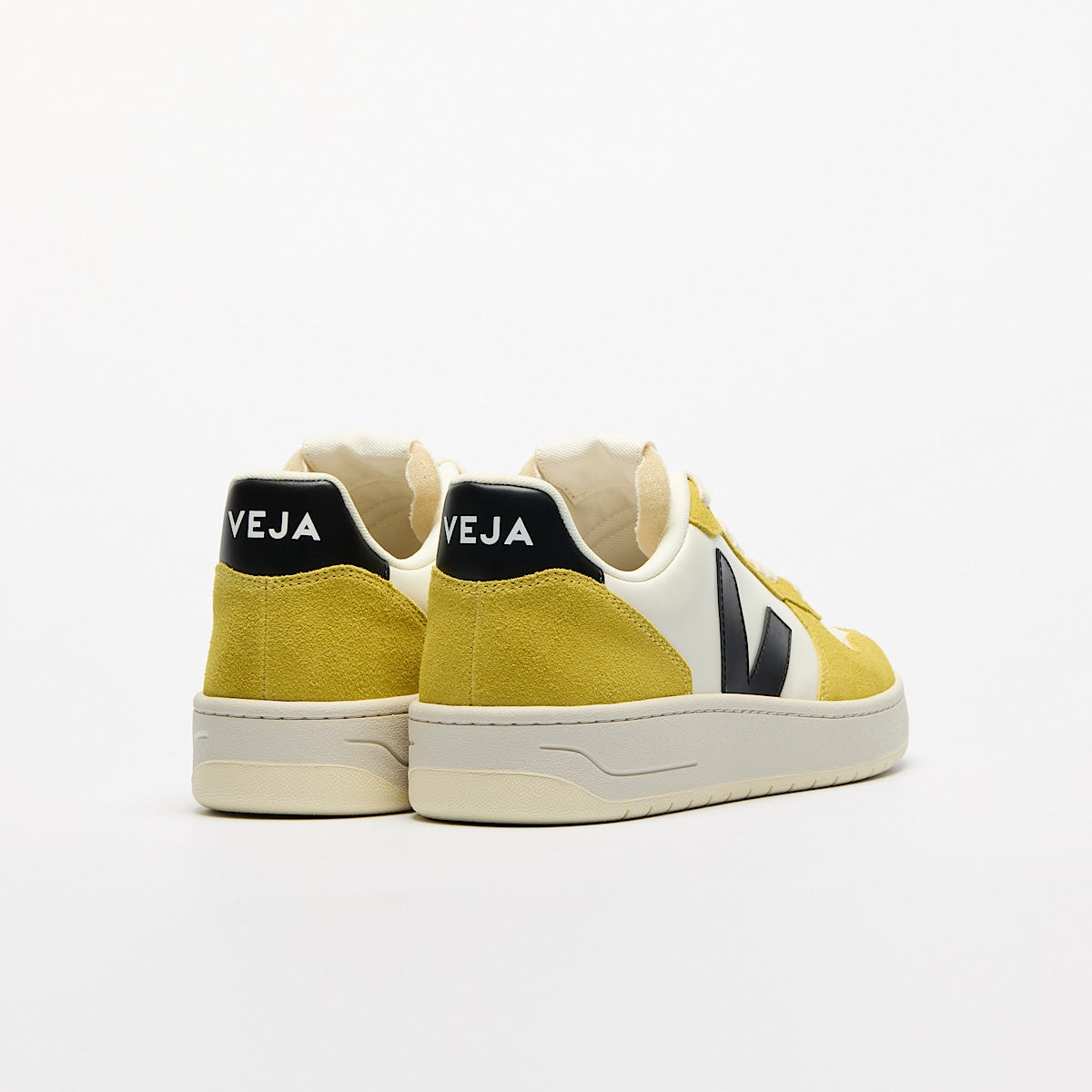 VEJA V-10 Leather Pure Black Liquor - Image 3