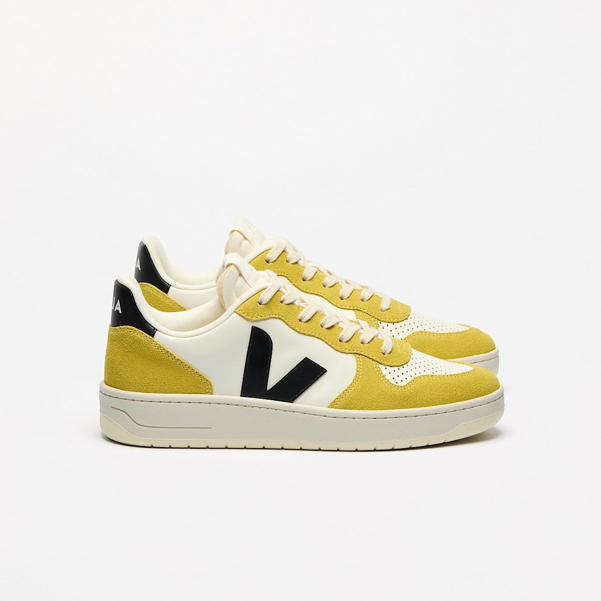 VEJA V-10 Leather Pure Black Liquor