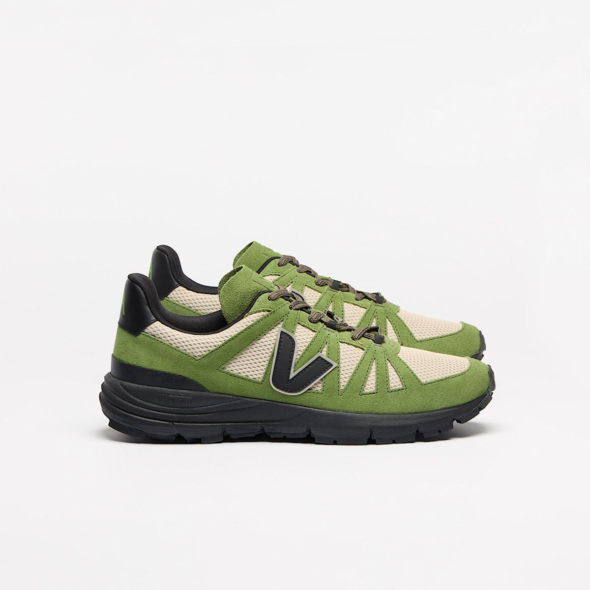 VEJA Salar Alveomesh Areia Black Kiwi