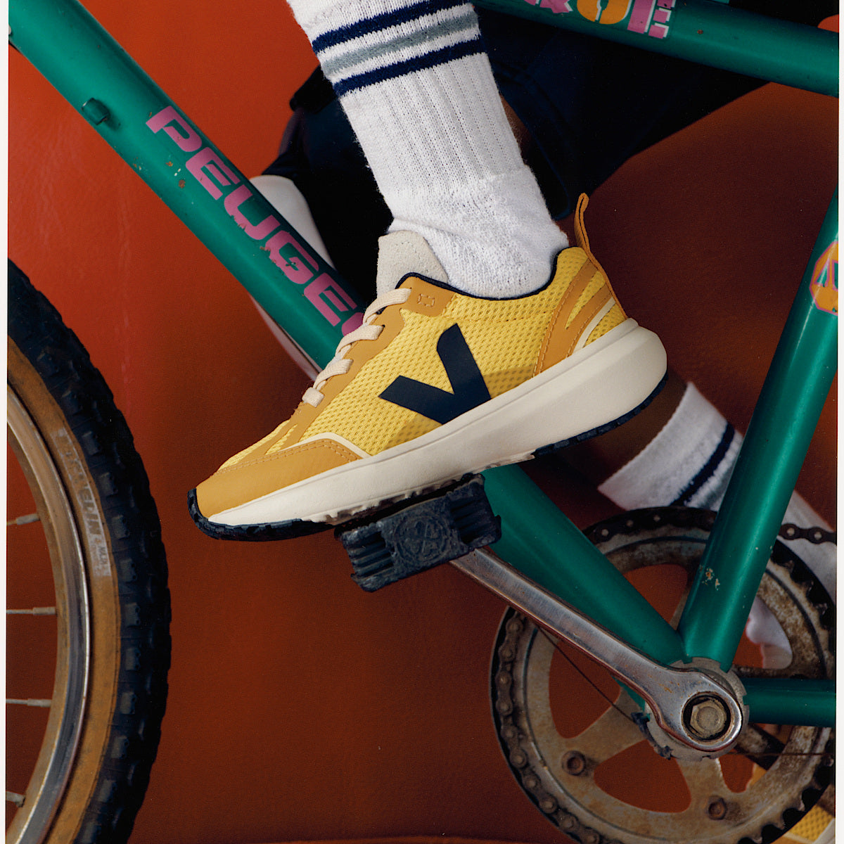 VEJA Canary Elastic Laces Alveomesh Tonic Black - Image 4