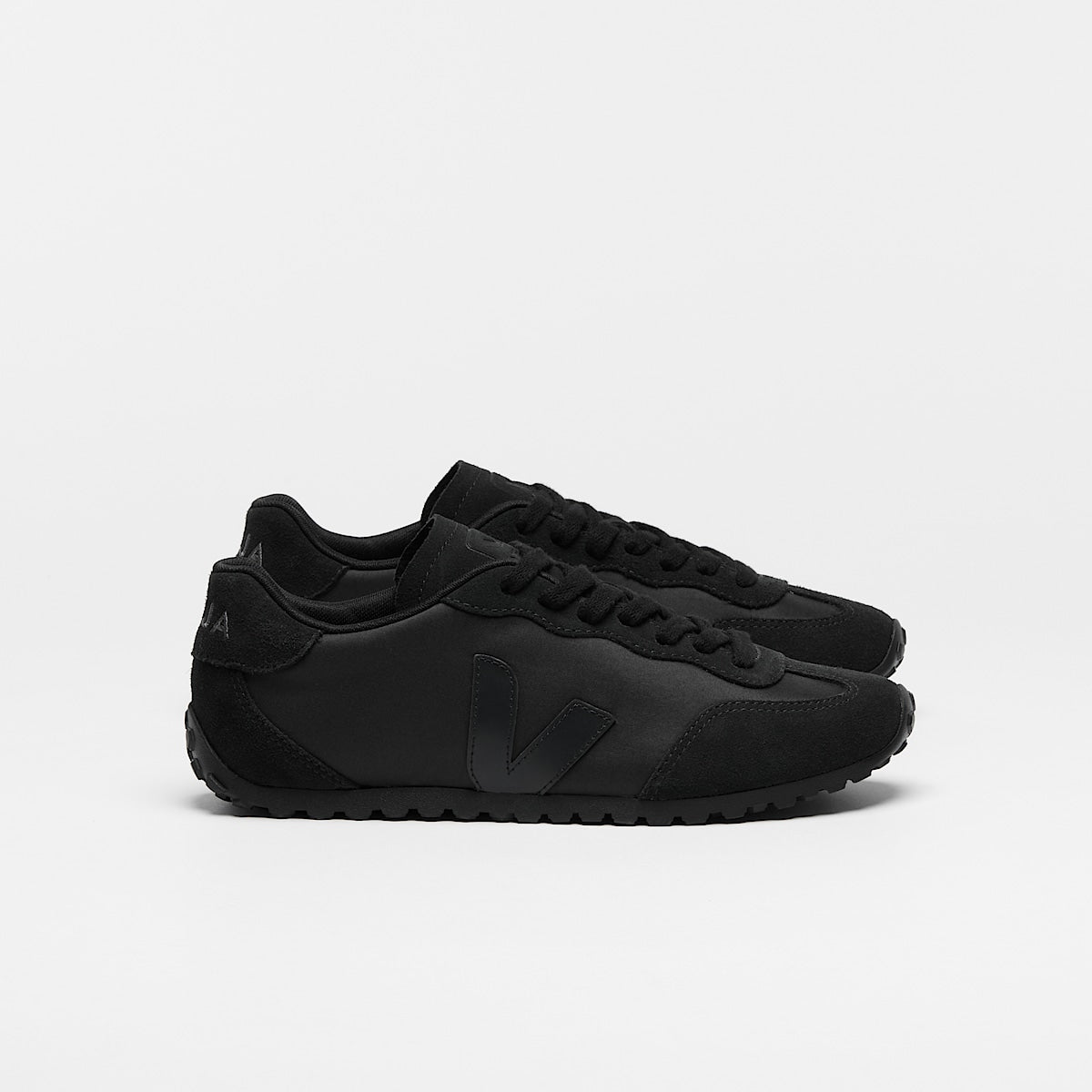 VEJA Gt Nolyn Full Black
