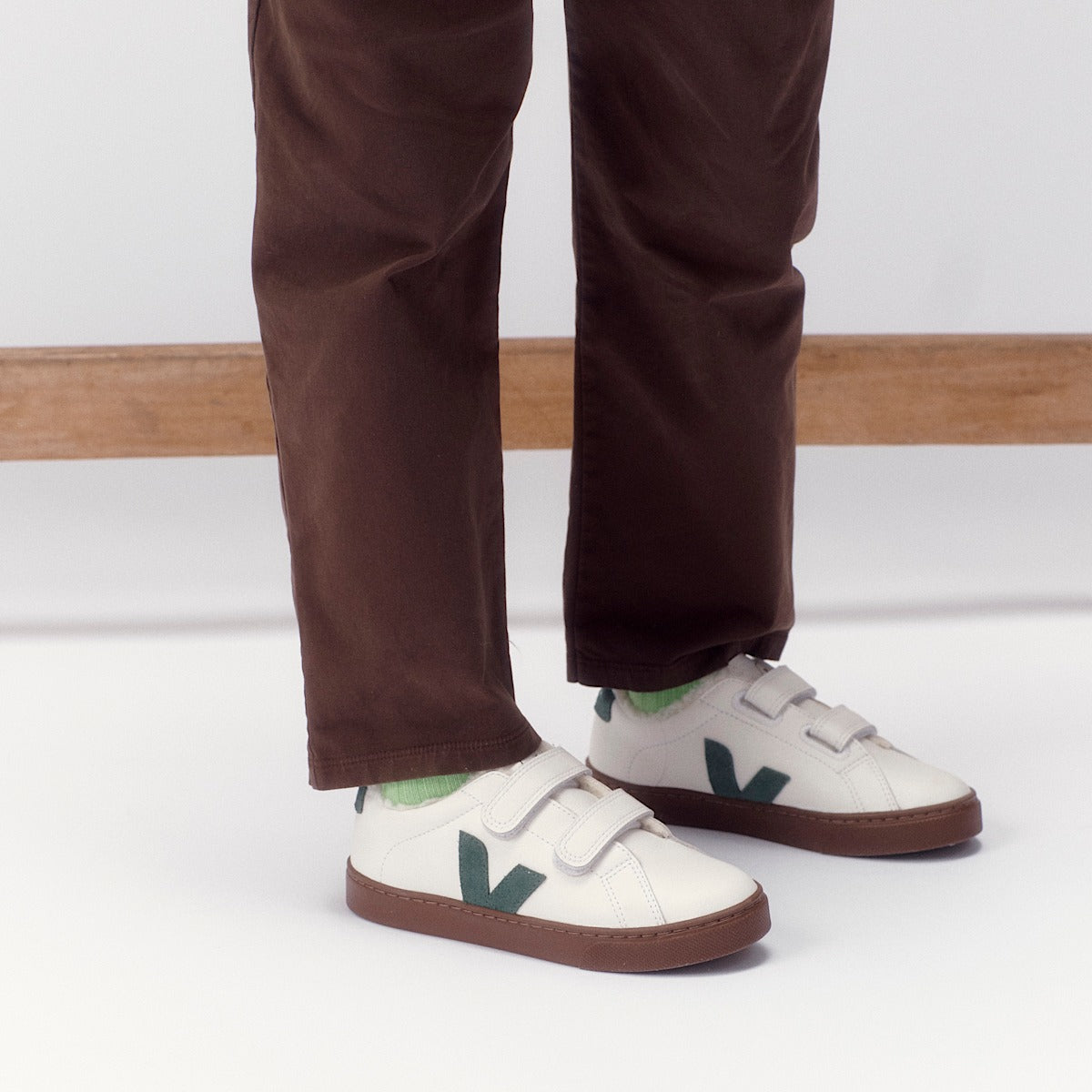 VEJA Esplar Furred Leather White Cyprus Bark - Image 4