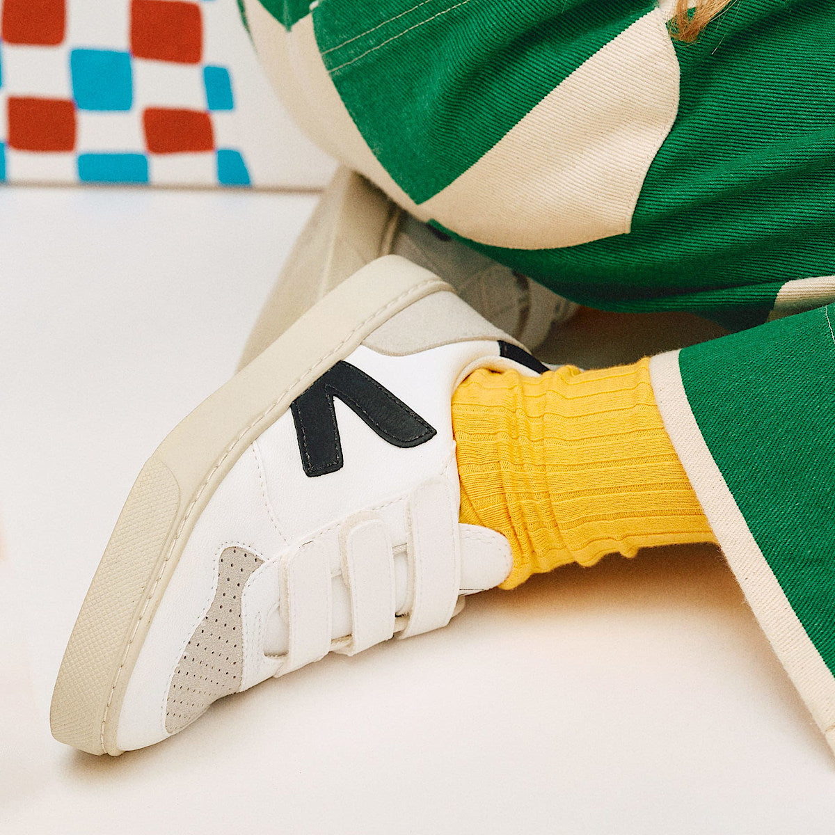 VEJA V-10 CWL White Black - Image 4