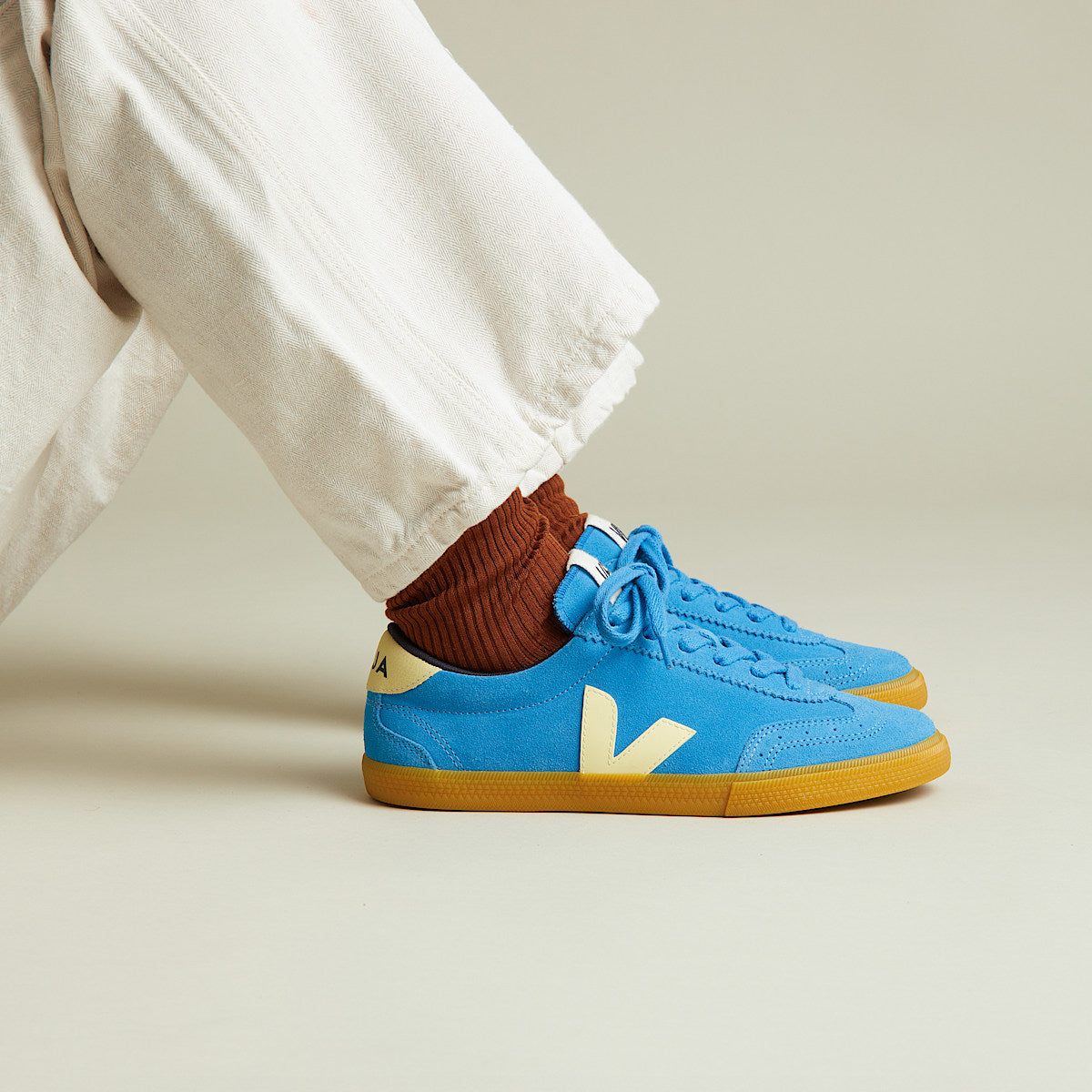VEJA Volley Suede Egee Sun - Image 4