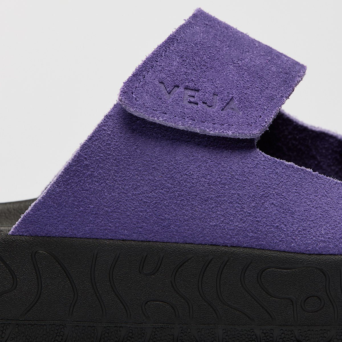 VEJA Etna Suede Acai Black - Image 3