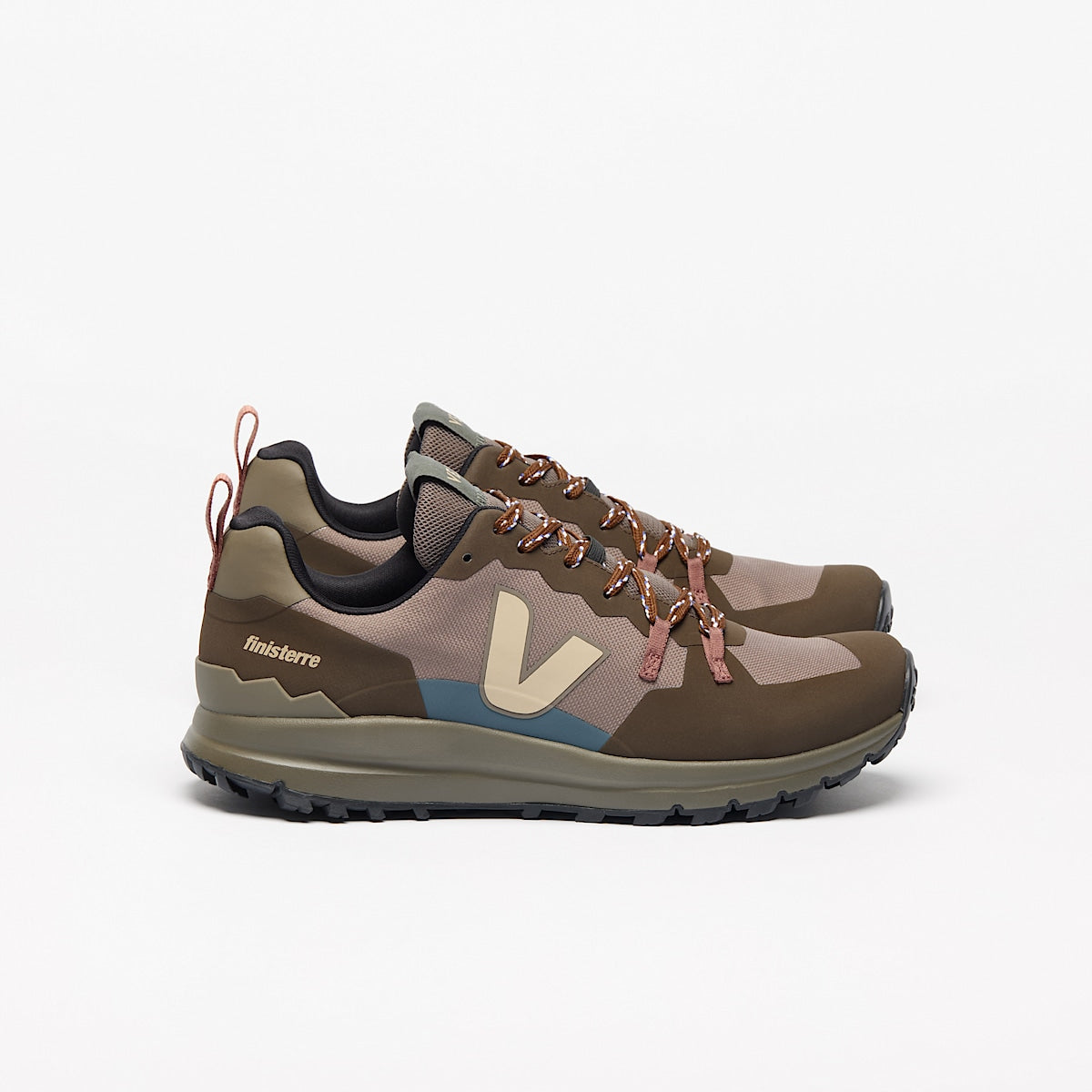 VEJA Fitz Roy Trek-Shell x Finisterre Balsate Almond