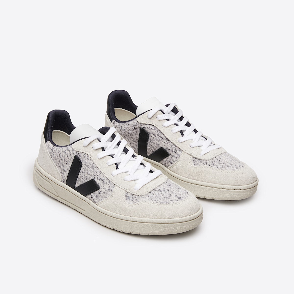 VEJA V-10 Flannel Snow Black - Image 2
