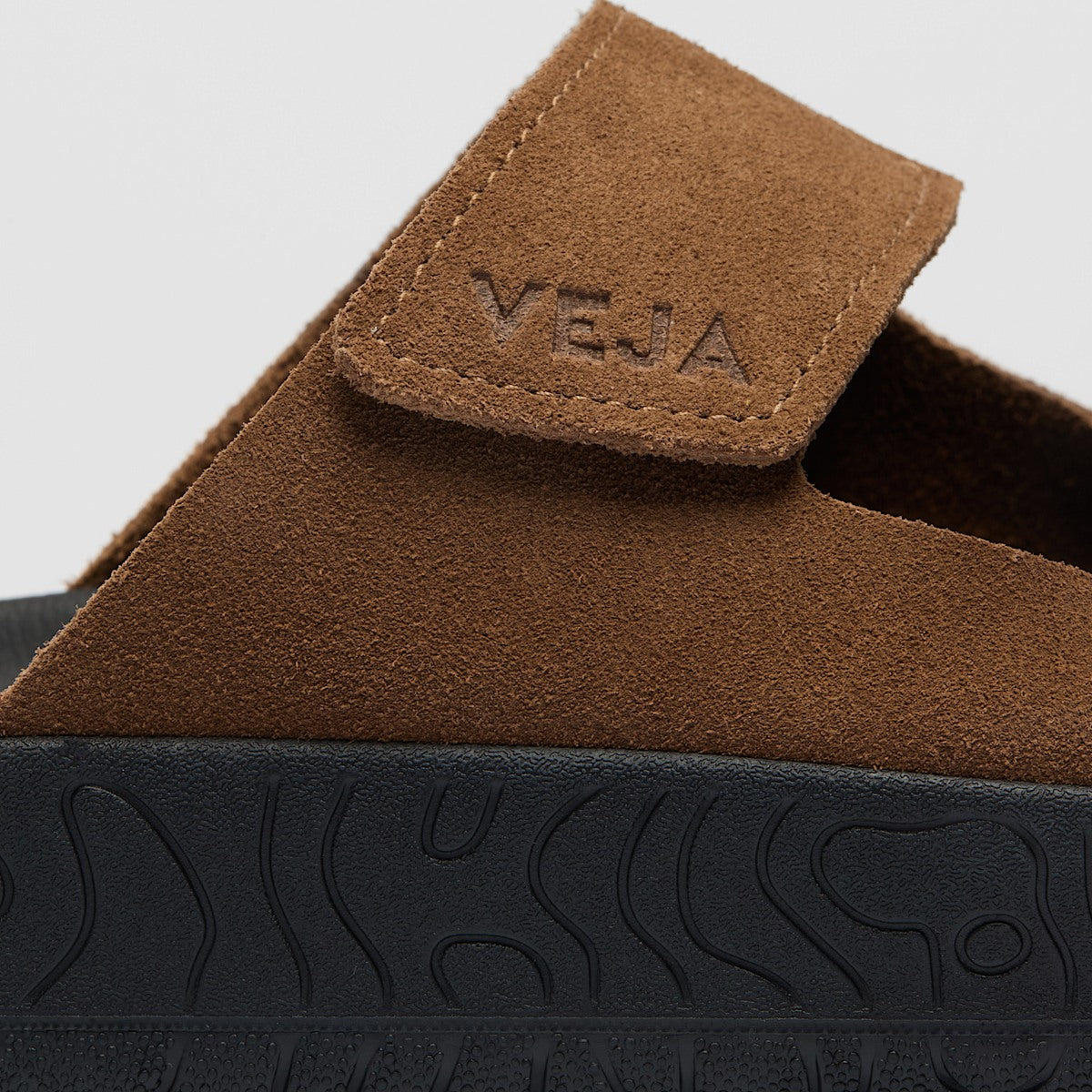 VEJA Etna Suede Brown Black - Image 3