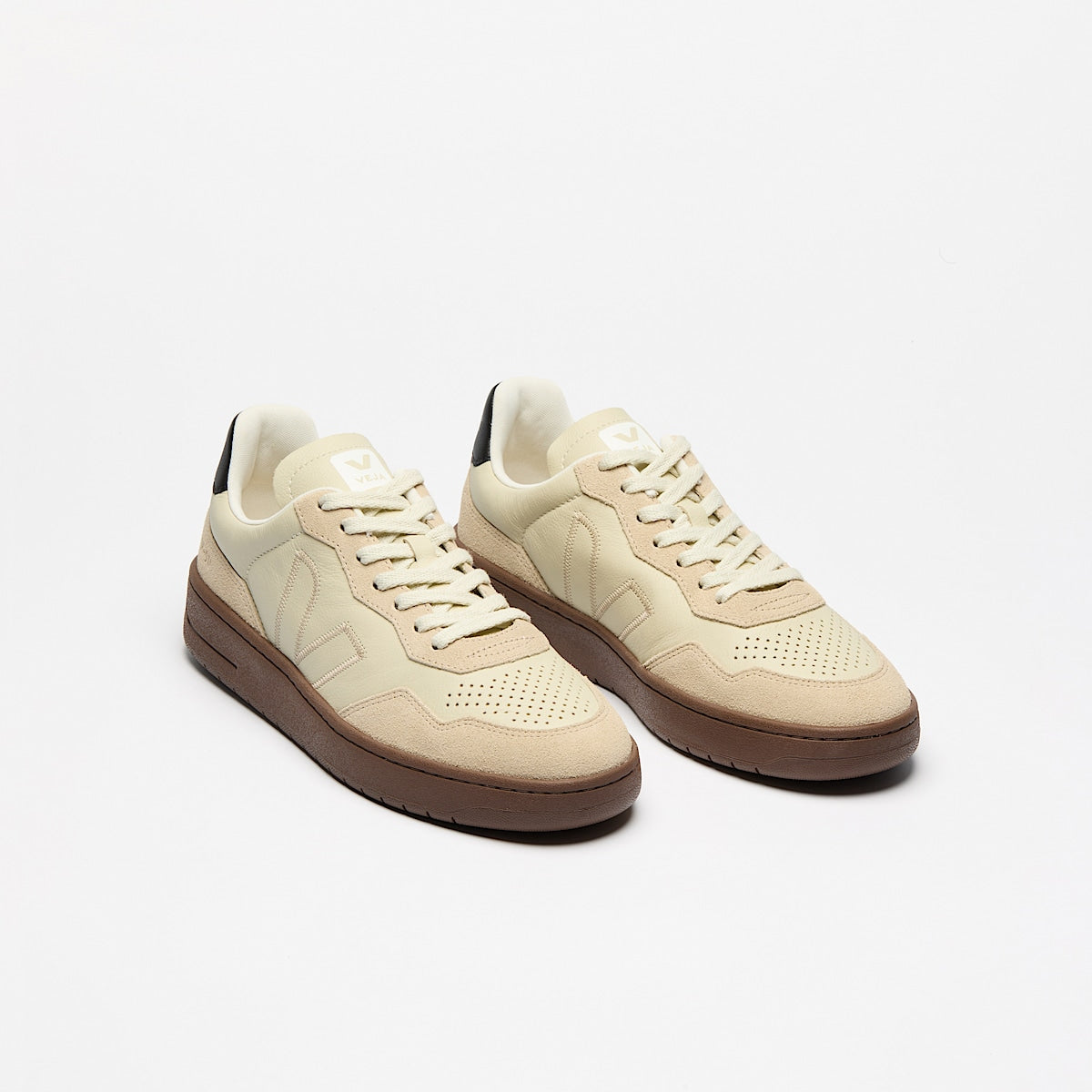 VEJA V-90 Leather Pierre Almond Black - Image 2