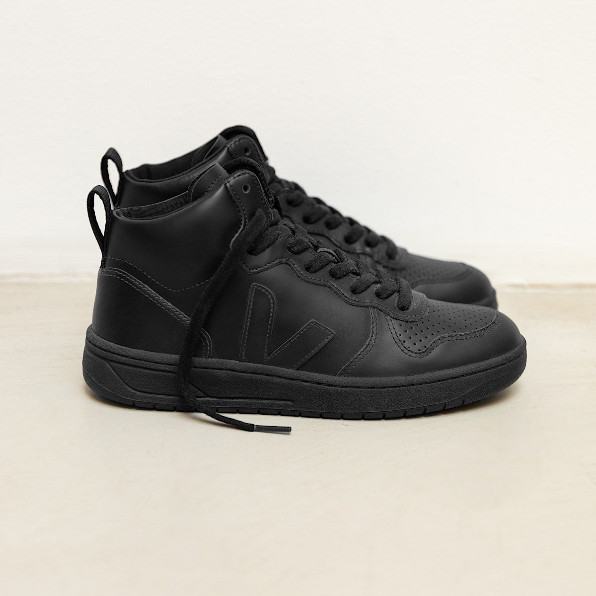 VEJA V-15 Leather Full Black - Image 4