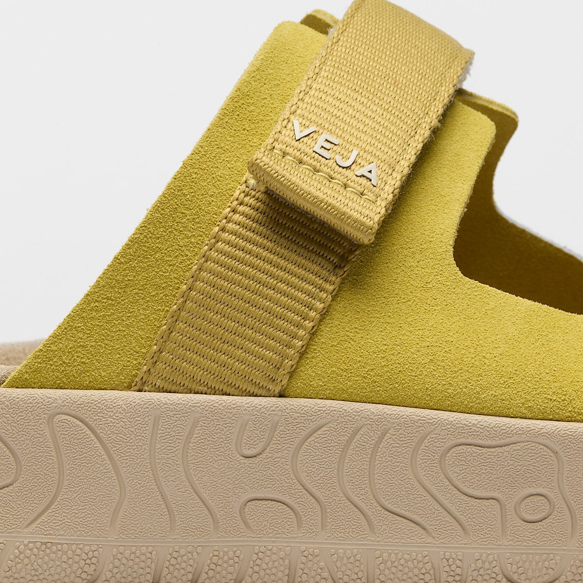 VEJA Arpoador Suede Liquor Ocre - Image 3
