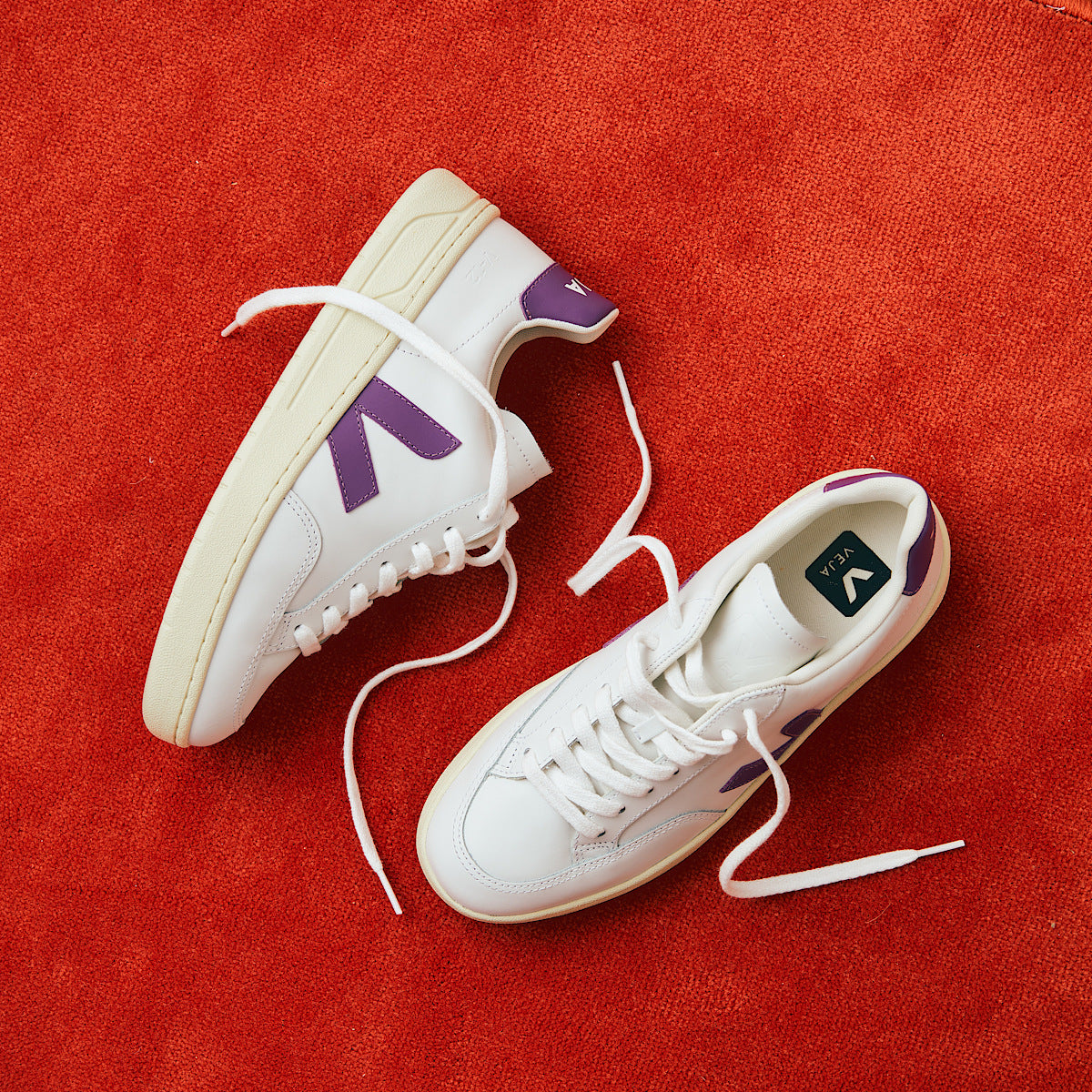 VEJA V-12 Leather White Cosmos - Image 4