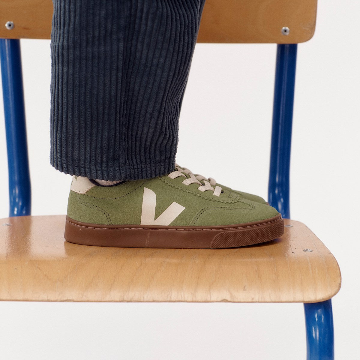 VEJA Volley Elastic Laces Suede Kiwi Pierre Bark - Image 4