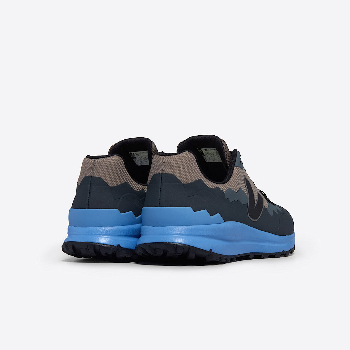 VEJA Fitz Roy Trek-Shell Basalte Black Celeste - Image 3