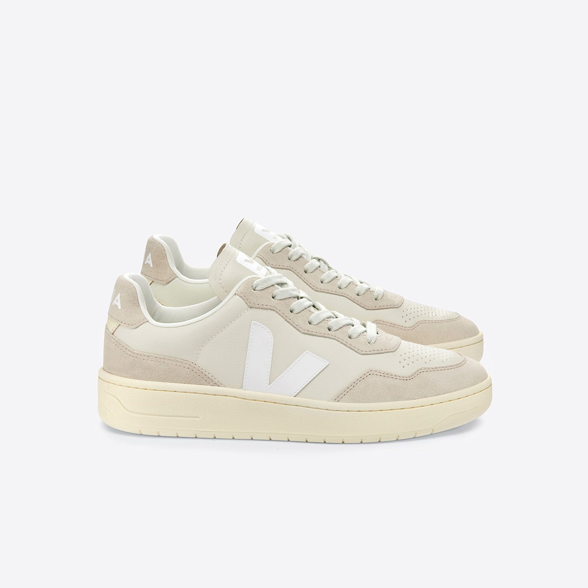 VEJA V-90 Leather Pierre White