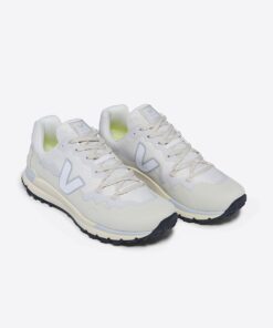 Alternative view of VEJA Fitz Roy Trek-Shell Gravel White