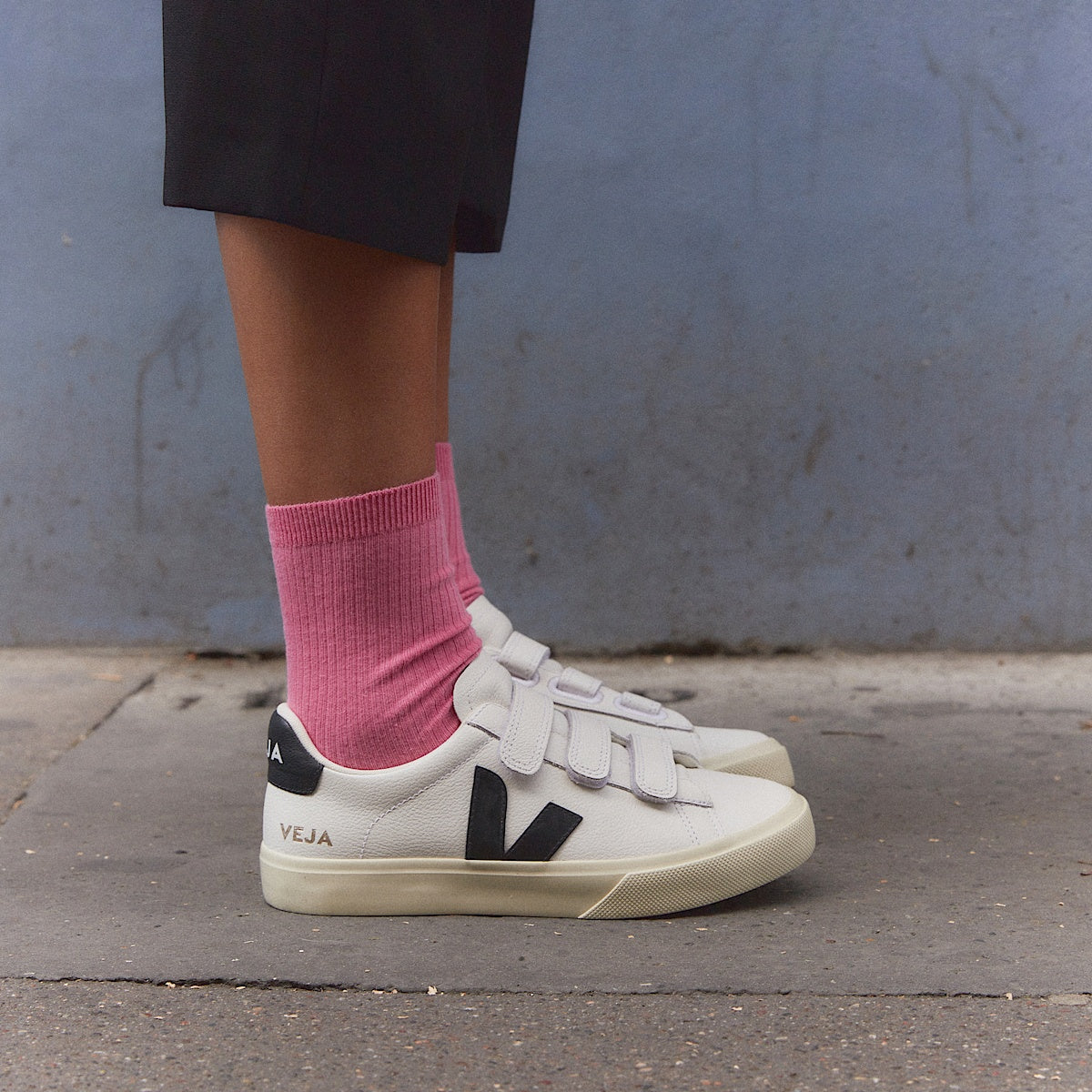 VEJA Recife Leather White Black - Image 2