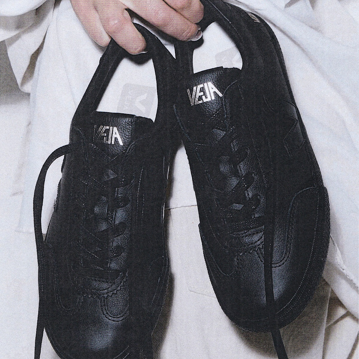 VEJA Volley Signature Leather Full Black - Image 4