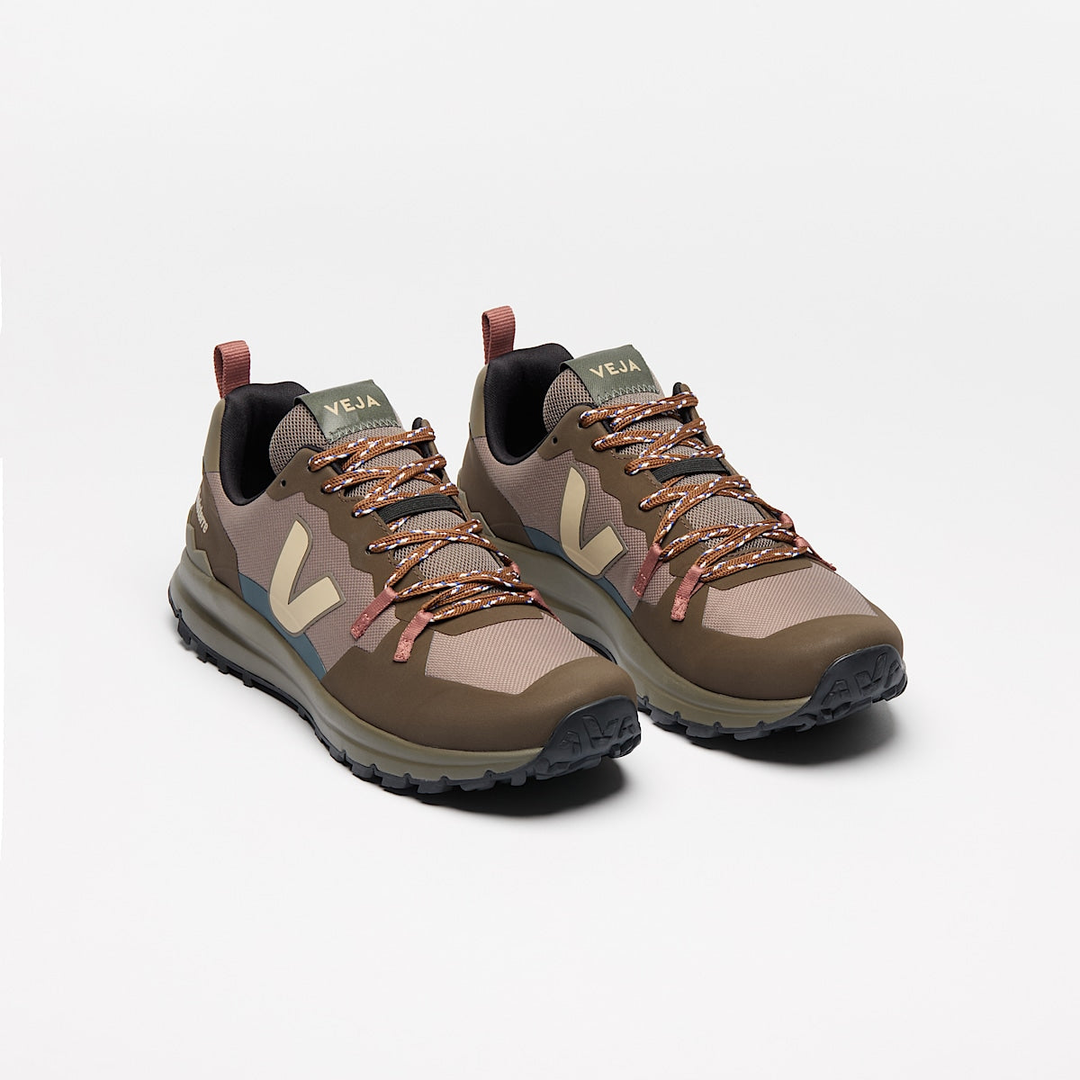 VEJA Fitz Roy Trek-Shell x Finisterre Balsate Almond - Image 2