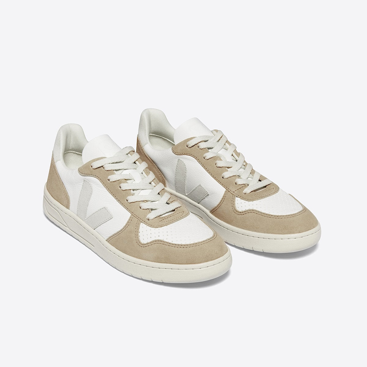 VEJA V-10 Leather White Natural Sahara - Image 2