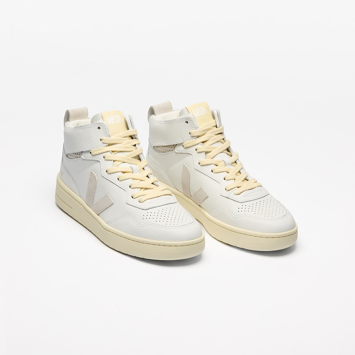 VEJA V-95 Leather White Natural - Image 2