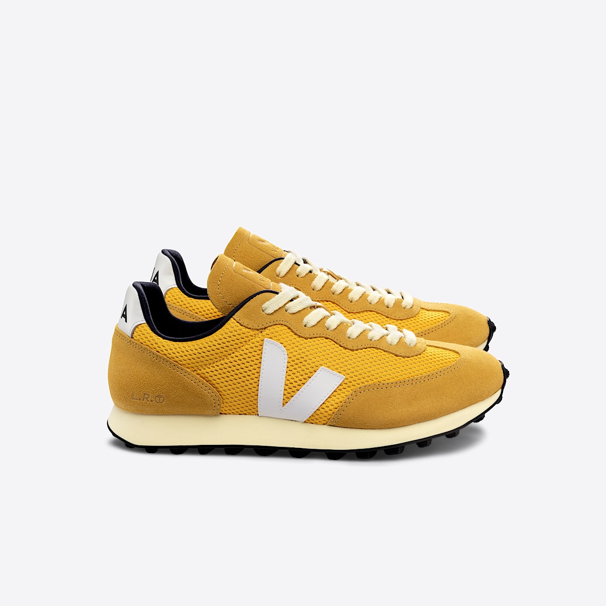 VEJA Rio Branco Alveomesh Ouro White