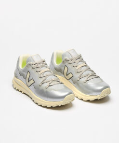 Alternative view of VEJA Fitz Roy Trek-Shell Pierre Silver