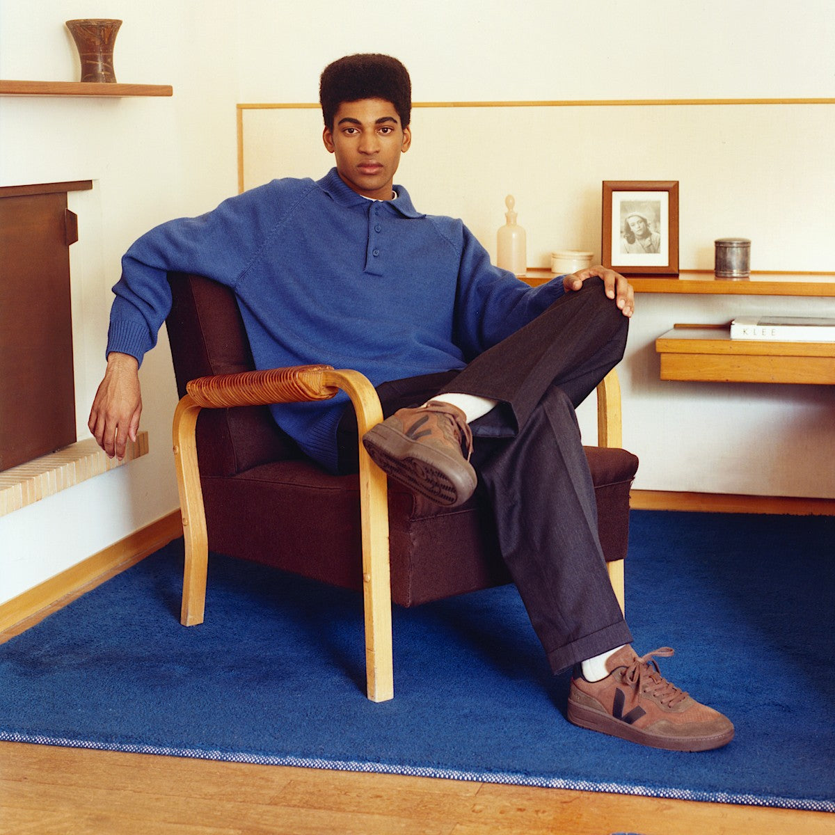 VEJA V-90 Suede Walnut Black - Image 4