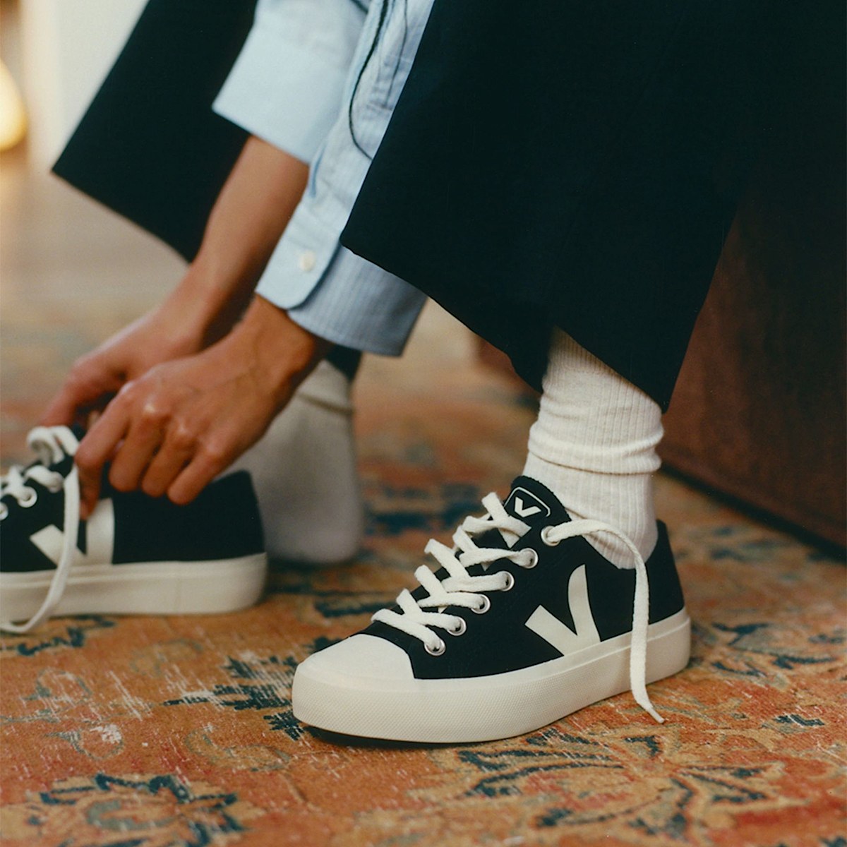 VEJA Wata Ii Low Canvas Black Pierre - Image 4