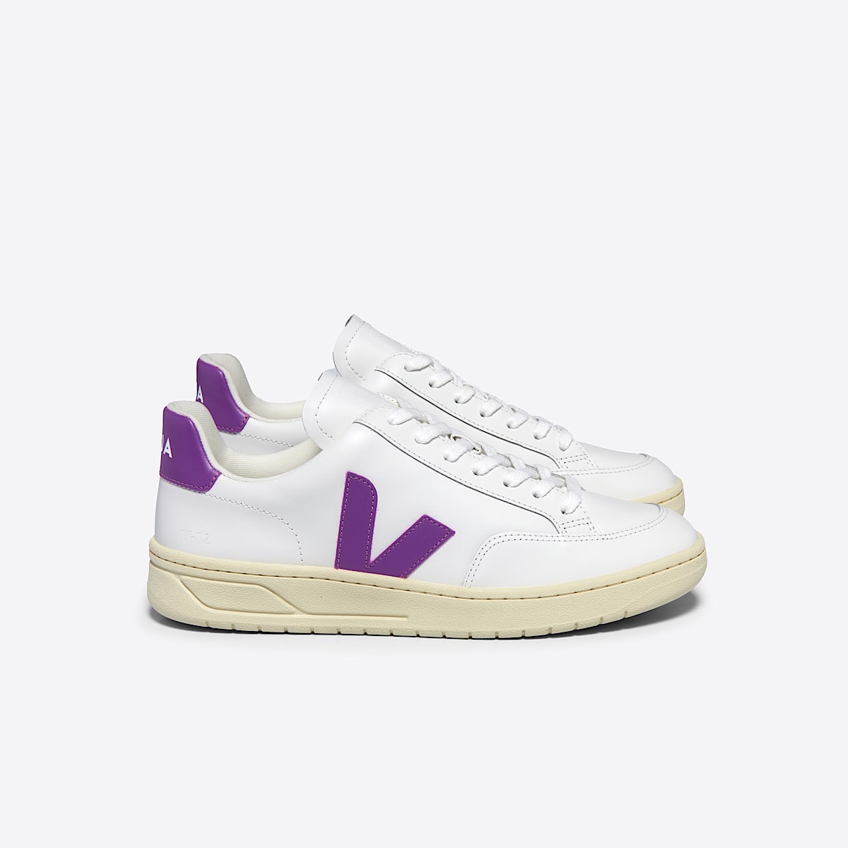VEJA V-12 Leather White Cosmos
