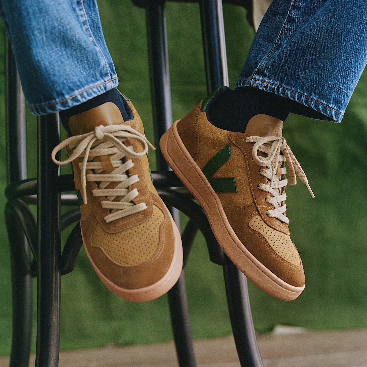 VEJA V-10 Suede Camel Cyprus Multico - Image 4